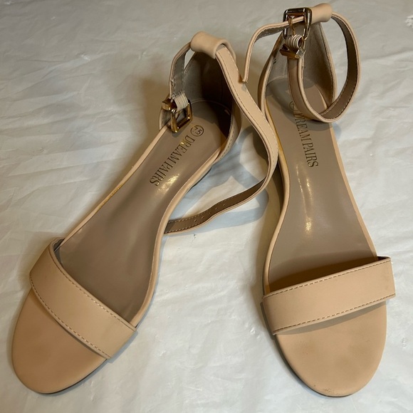 Dream Pairs wrap sandal, size 7.5. - Picture 1 of 5